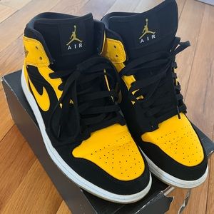 Jordan 1 Mid Black & Yellow